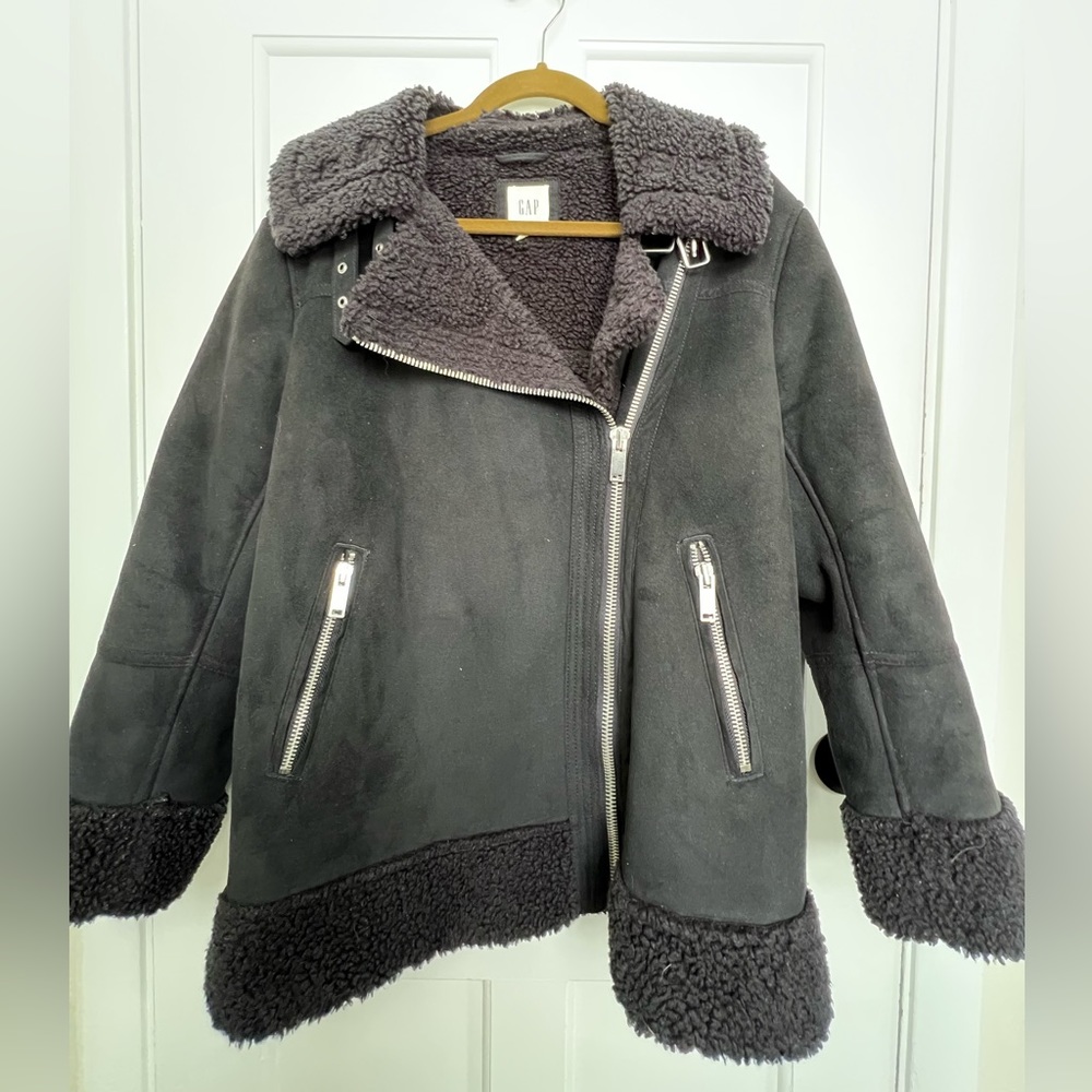 Gap Women’s size M Black Sherpa lined moto jacket